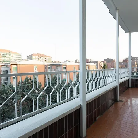 Guesthost - Milano- Lorenteggio Balcony * Milan