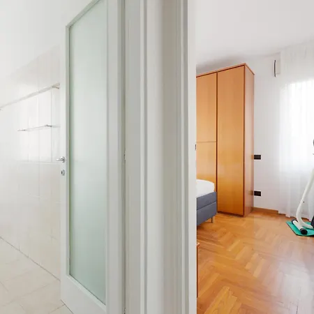 Guesthost - Milano- Lorenteggio Balcony Appartement Milan