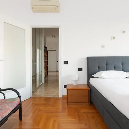 Guesthost - Milano- Lorenteggio Balcony Milan