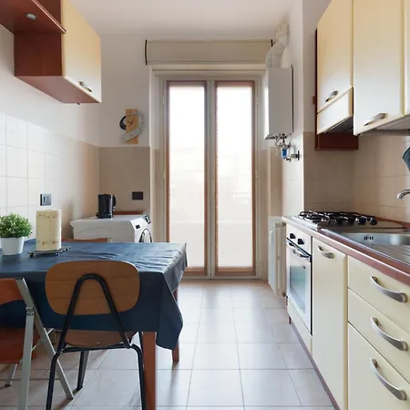 Guesthost - Milano- Lorenteggio Balcony Appartement *