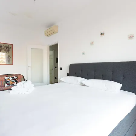 Guesthost - Milano- Lorenteggio Balcony *